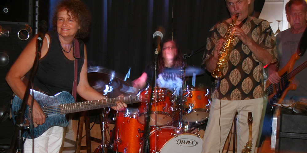 Lorah Yaccarino performing